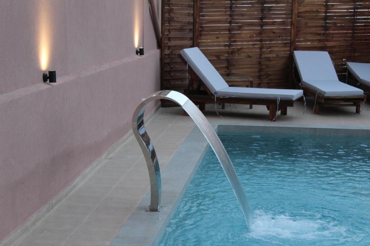 Mithos Premium Rooms Agia Marina Eksteriør billede