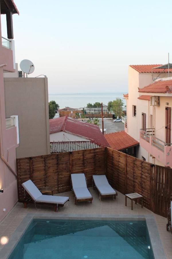 Mithos Premium Rooms Agia Marina Eksteriør billede