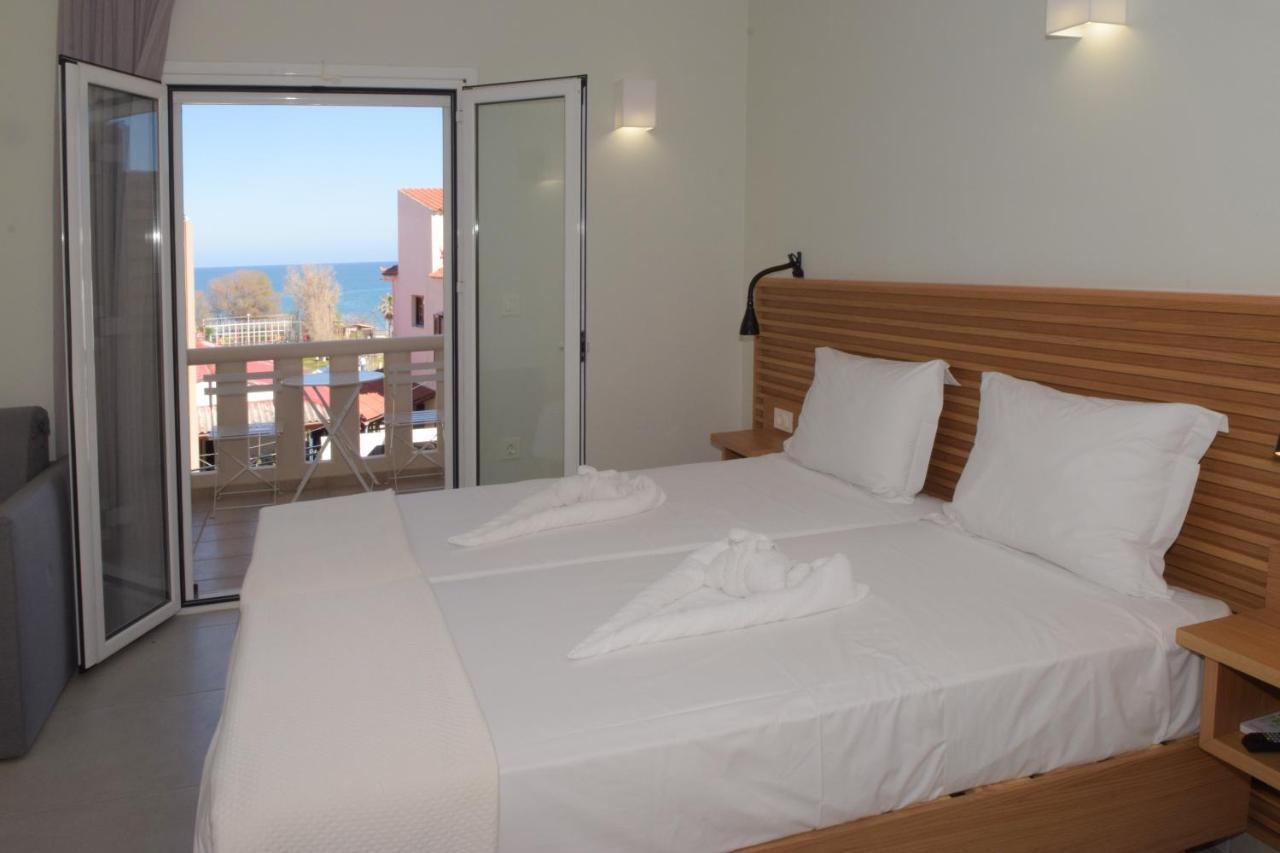 Mithos Premium Rooms Agia Marina Eksteriør billede