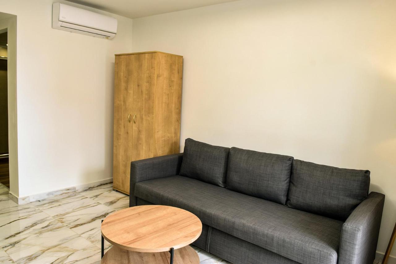 Mithos Premium Rooms Agia Marina Eksteriør billede