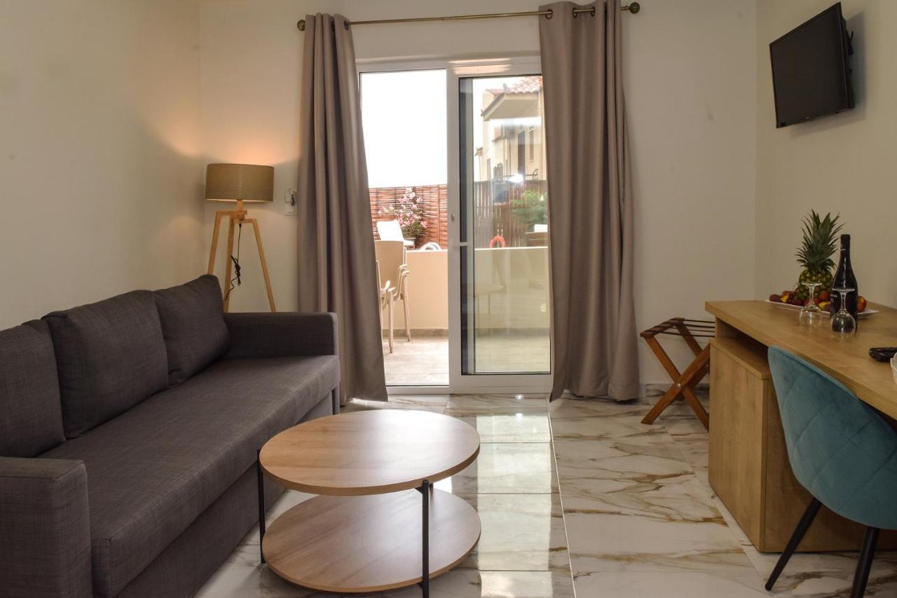 Mithos Premium Rooms Agia Marina Eksteriør billede