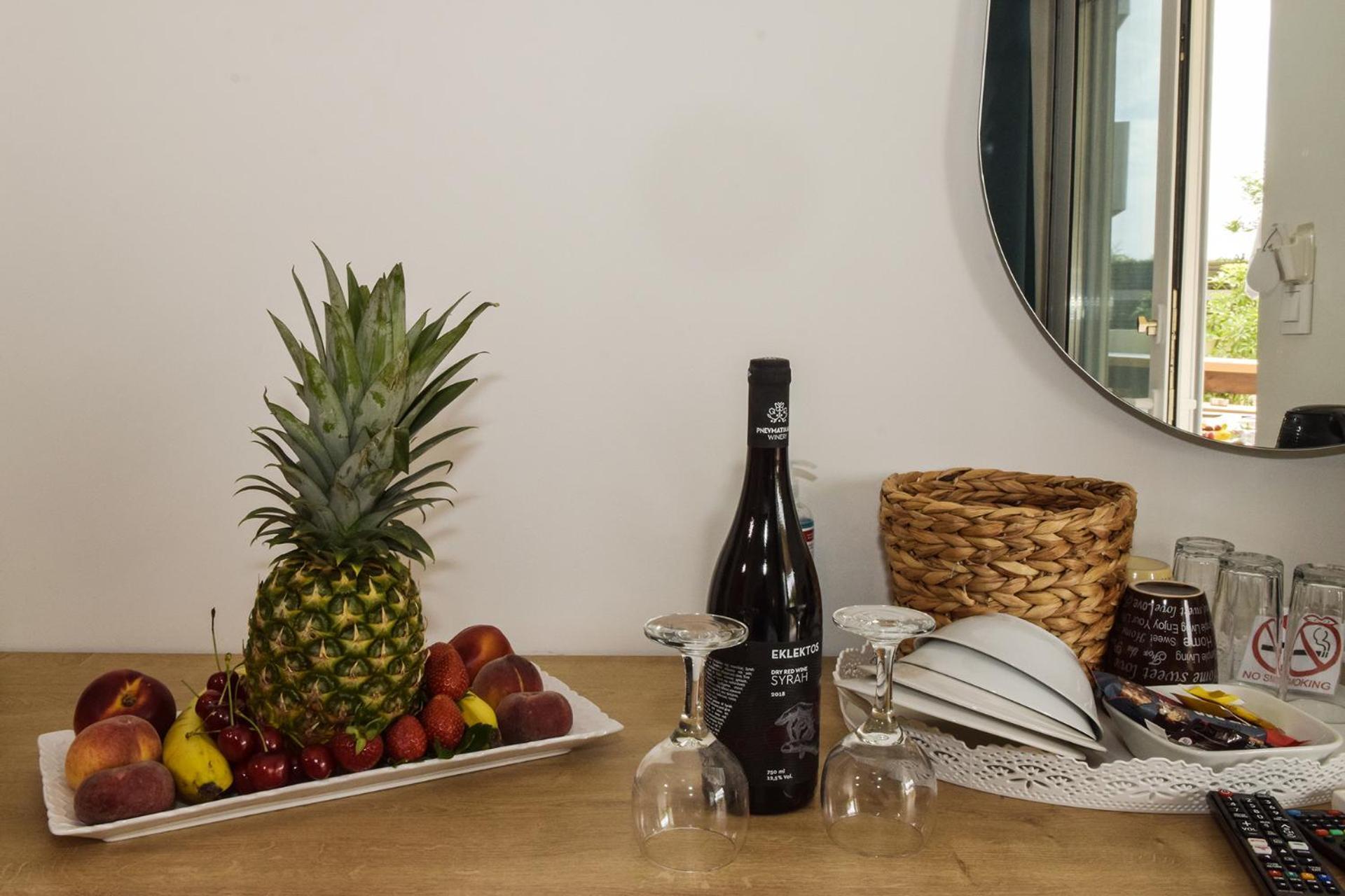 Mithos Premium Rooms Agia Marina Eksteriør billede