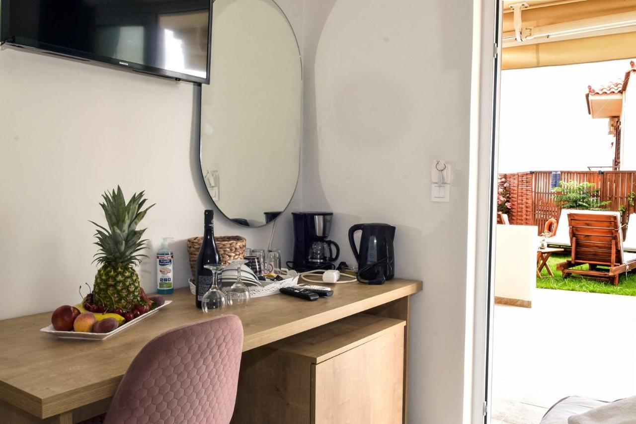 Mithos Premium Rooms Agia Marina Eksteriør billede