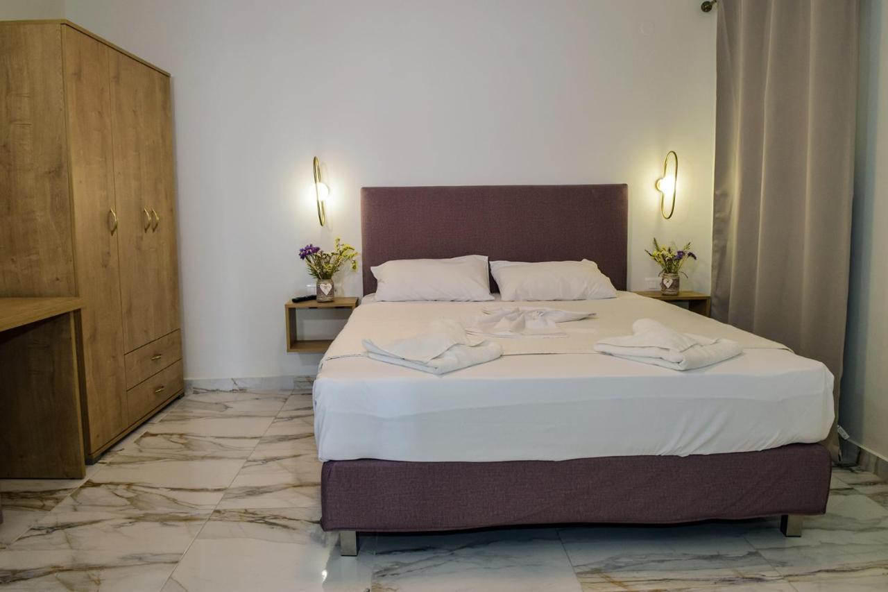 Mithos Premium Rooms Agia Marina Eksteriør billede