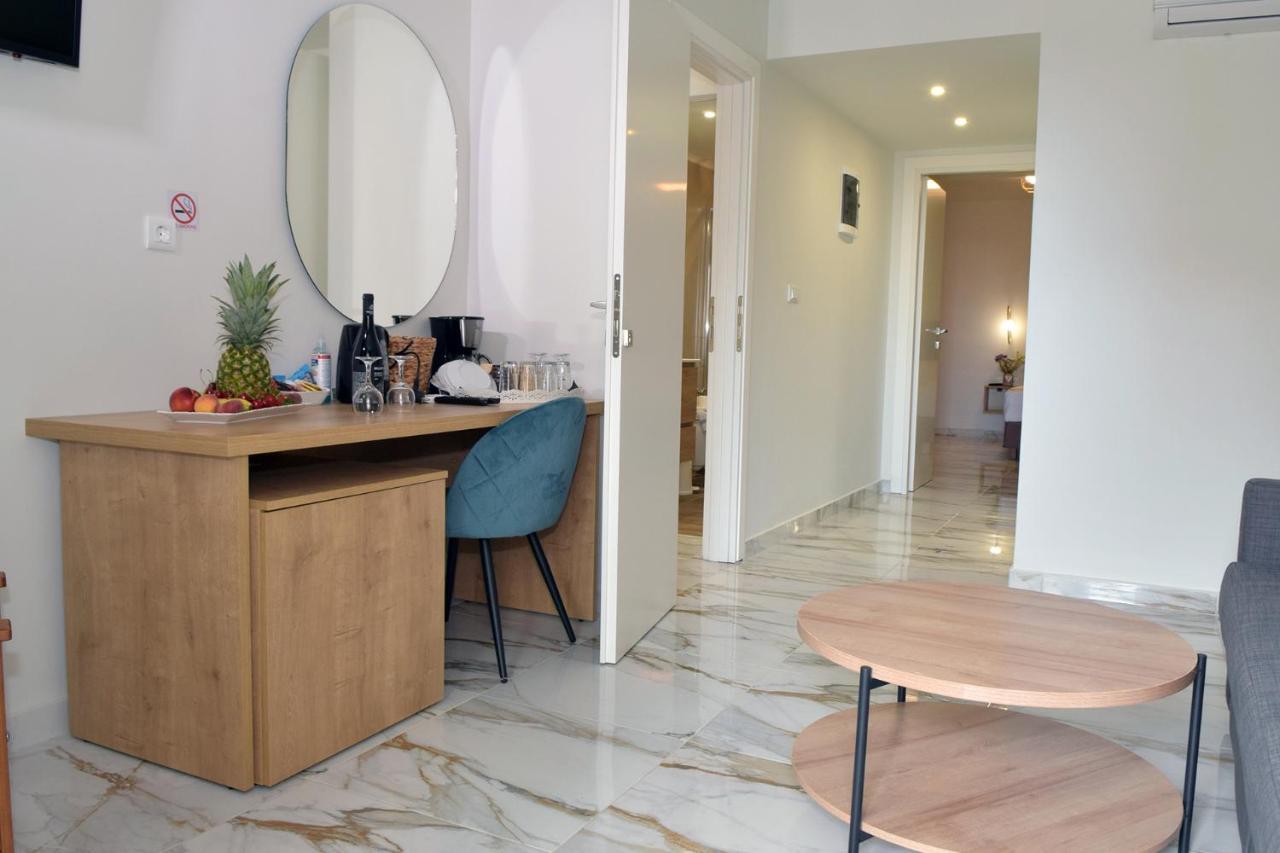 Mithos Premium Rooms Agia Marina Eksteriør billede