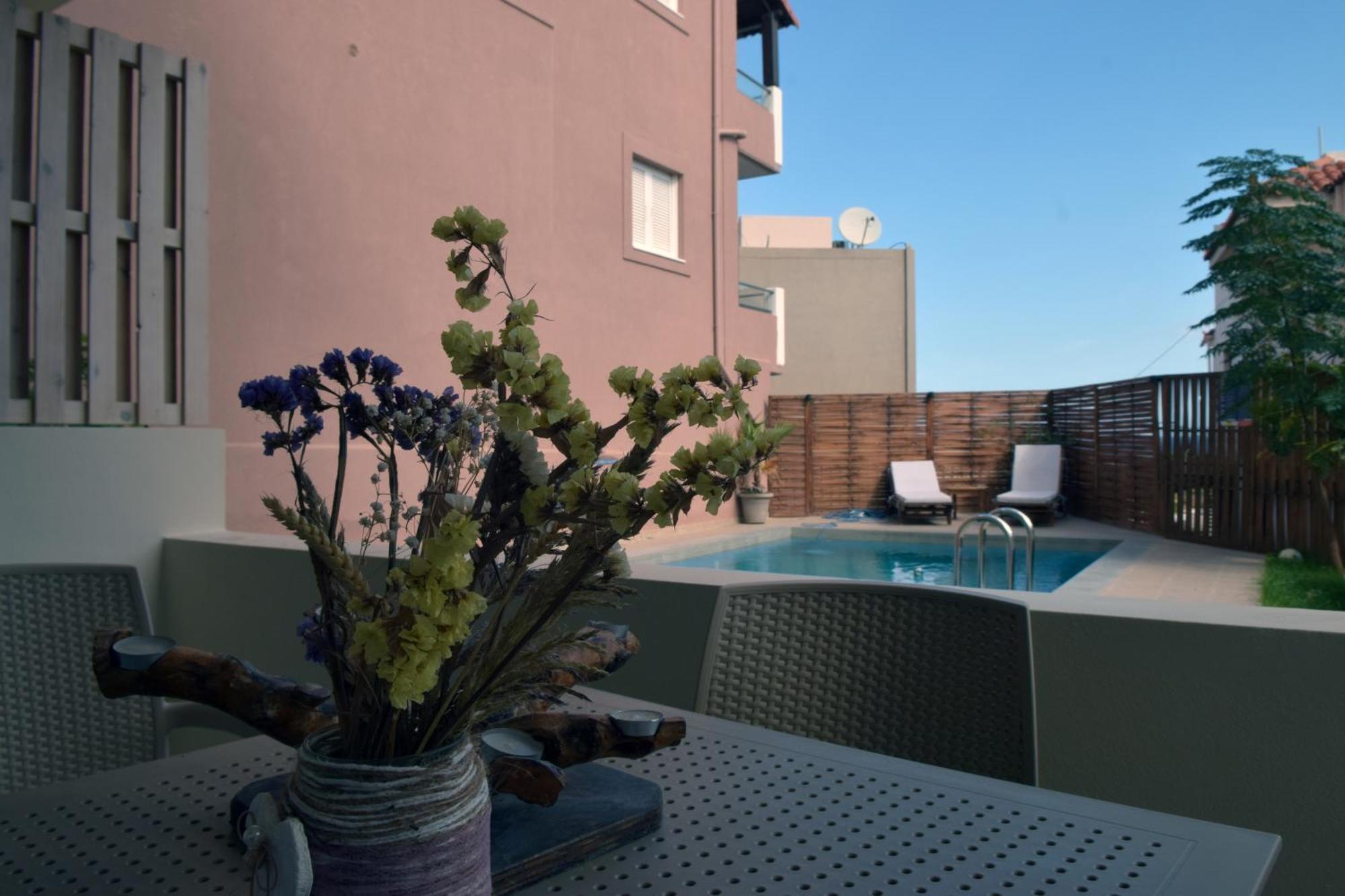 Mithos Premium Rooms Agia Marina Eksteriør billede