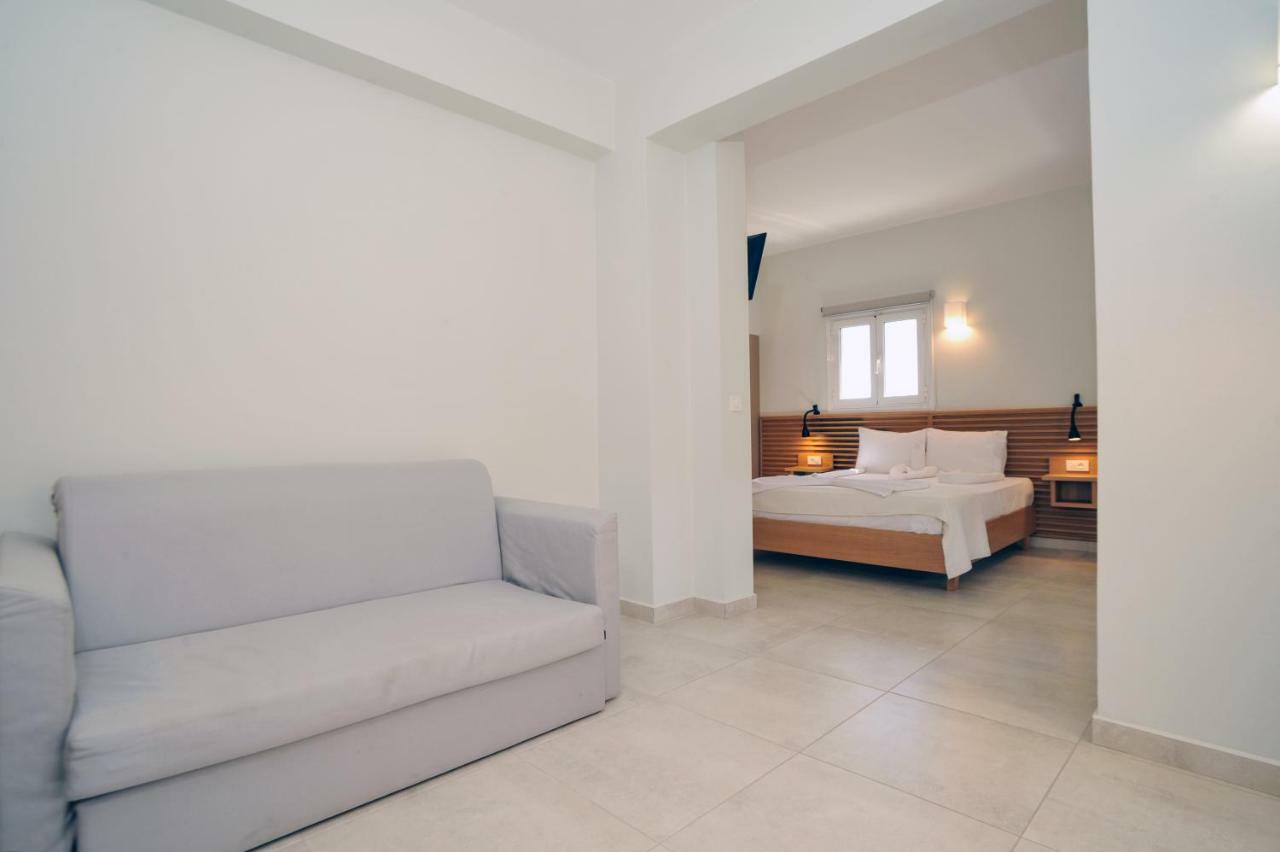 Mithos Premium Rooms Agia Marina Eksteriør billede