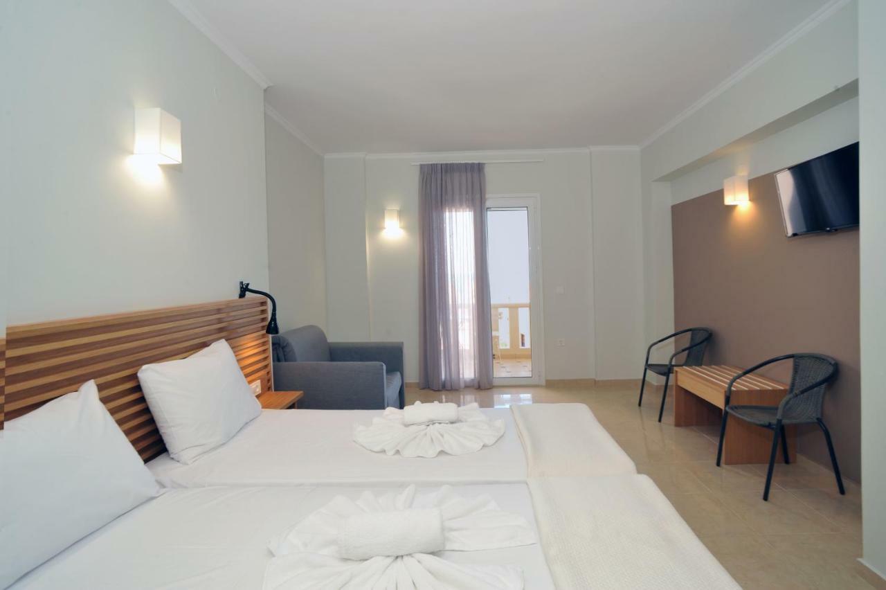 Mithos Premium Rooms Agia Marina Eksteriør billede