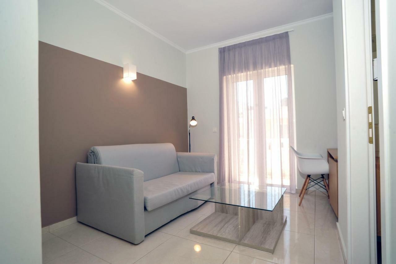Mithos Premium Rooms Agia Marina Eksteriør billede