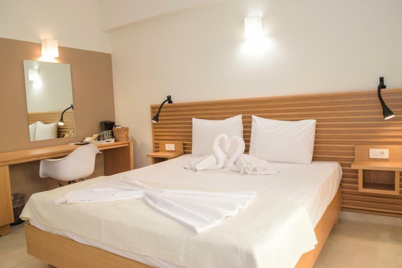 Mithos Premium Rooms Agia Marina Eksteriør billede