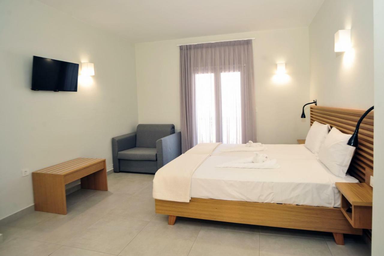 Mithos Premium Rooms Agia Marina Eksteriør billede