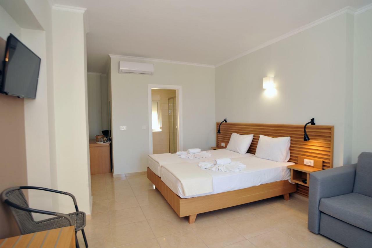 Mithos Premium Rooms Agia Marina Eksteriør billede
