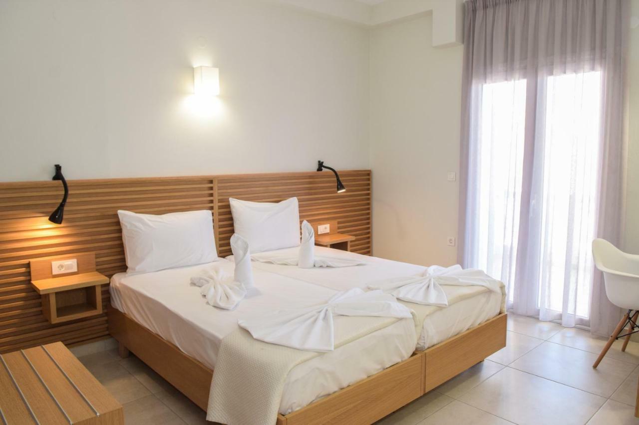 Mithos Premium Rooms Agia Marina Eksteriør billede