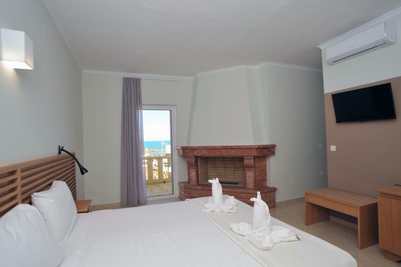 Mithos Premium Rooms Agia Marina Eksteriør billede