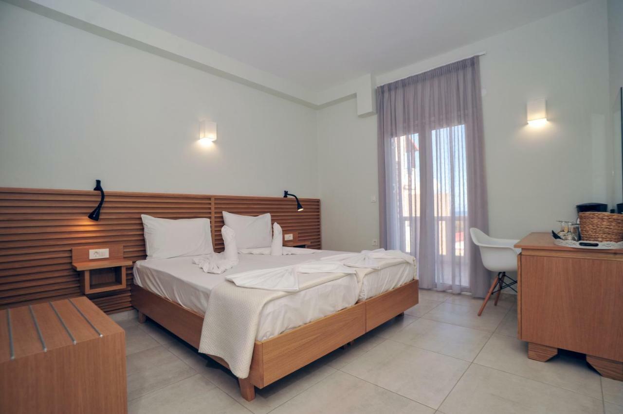 Mithos Premium Rooms Agia Marina Eksteriør billede