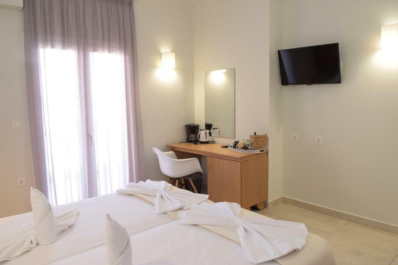 Mithos Premium Rooms Agia Marina Eksteriør billede