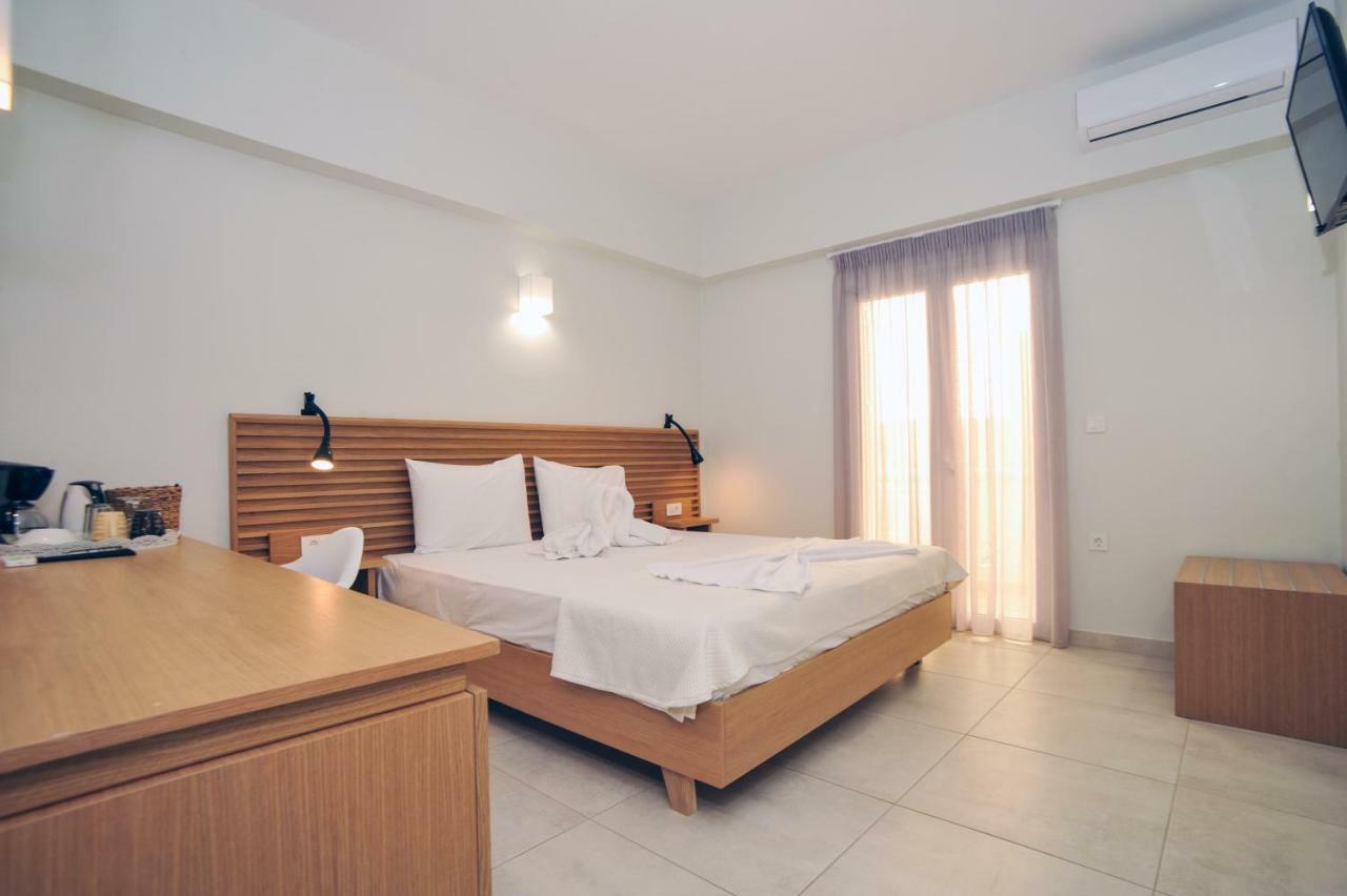 Mithos Premium Rooms Agia Marina Eksteriør billede