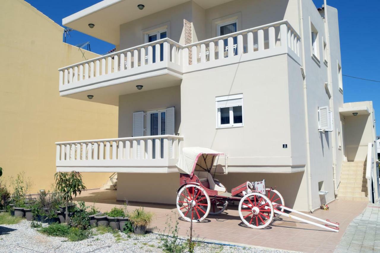 Mithos Premium Rooms Agia Marina Eksteriør billede
