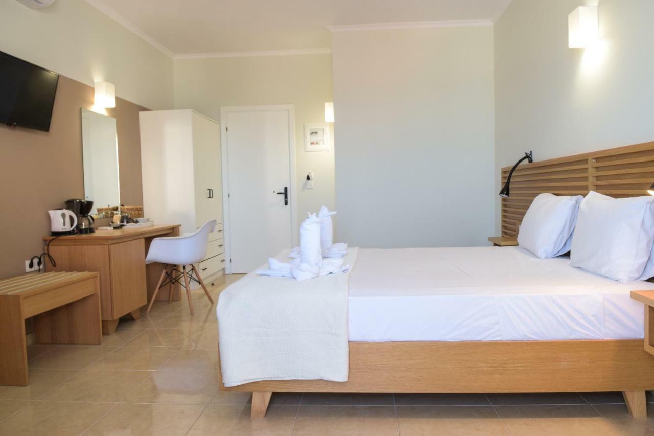 Mithos Premium Rooms Agia Marina Eksteriør billede