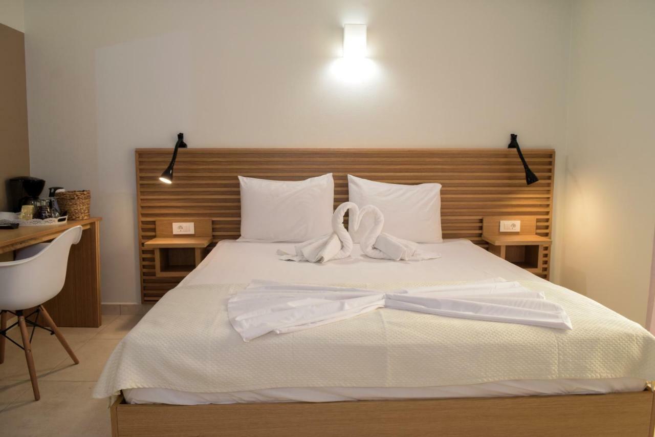 Mithos Premium Rooms Agia Marina Eksteriør billede