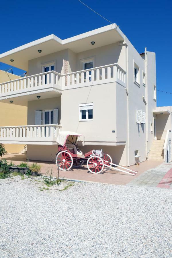Mithos Premium Rooms Agia Marina Eksteriør billede