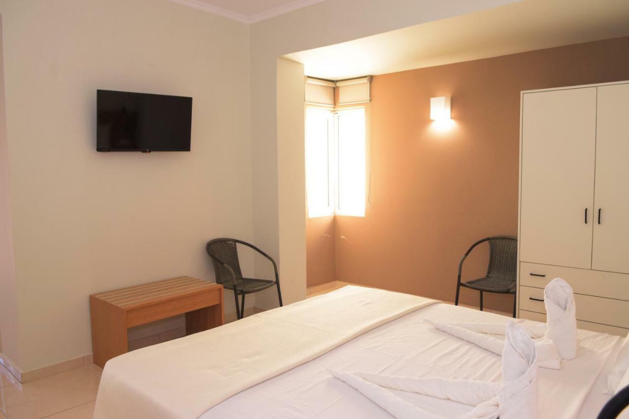 Mithos Premium Rooms Agia Marina Eksteriør billede