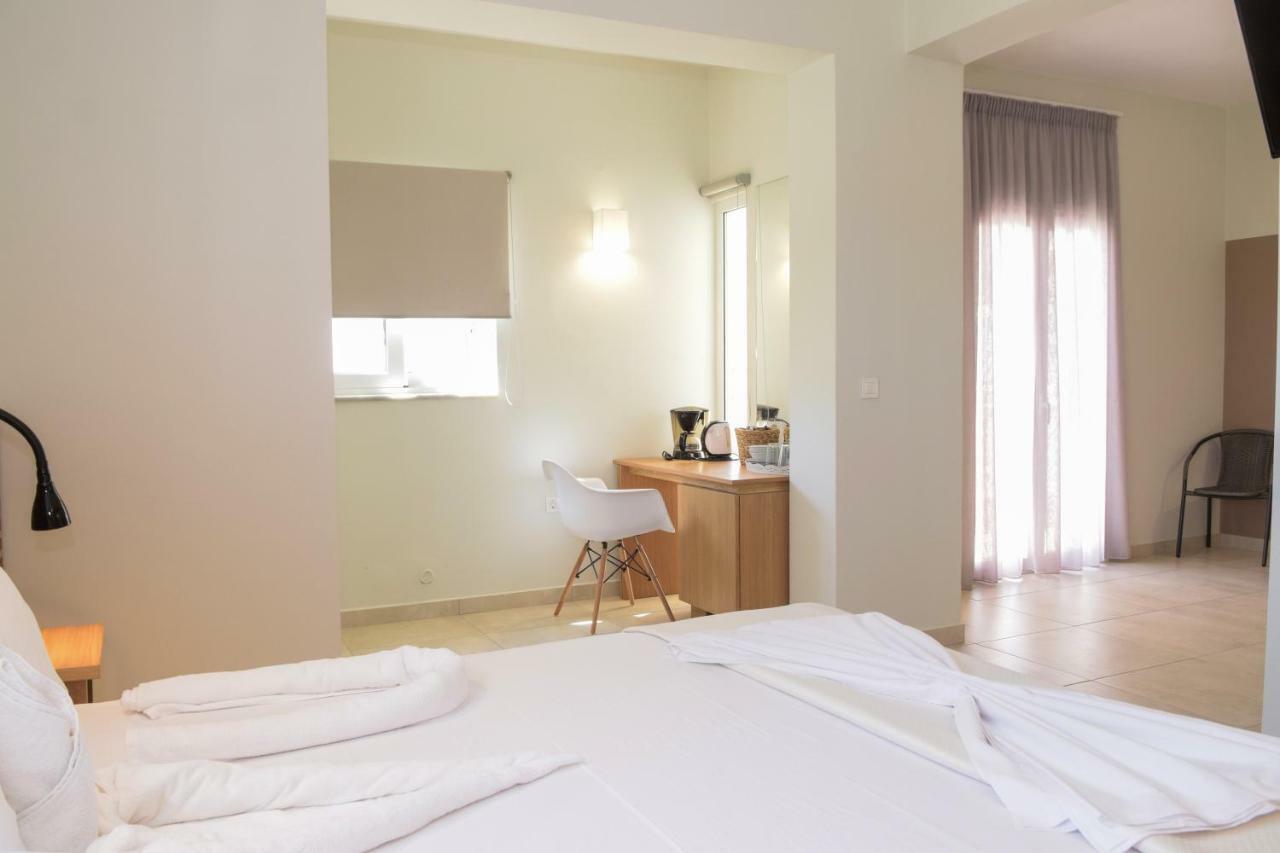 Mithos Premium Rooms Agia Marina Eksteriør billede